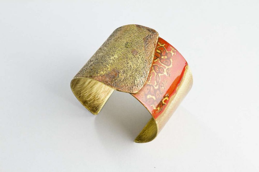 Bronze bracelet with japanese lacquer finish
